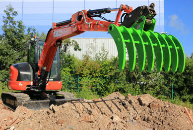 Q355B hoog - het kwaliteitsgraafwerktuig Rake voor 3 ton-30 Ton Excavator met HARDOX500-staalmateriaal, het kan borstel verwijderen en opstapelen.